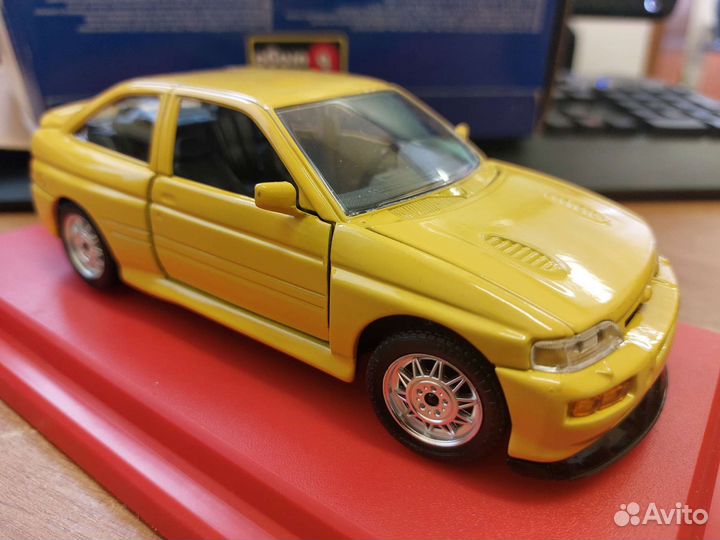 Коллекционная модель Ford Escort RS 1:24