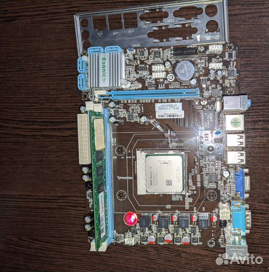 Материнская плата с процессором и памятью