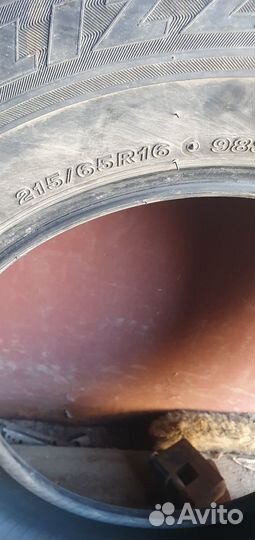 Bridgestone Blizzak Revo GZ 215/65 R16