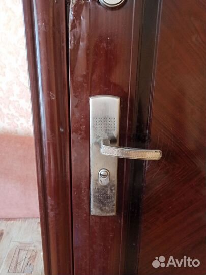 Дверь входная металлическая правая бу