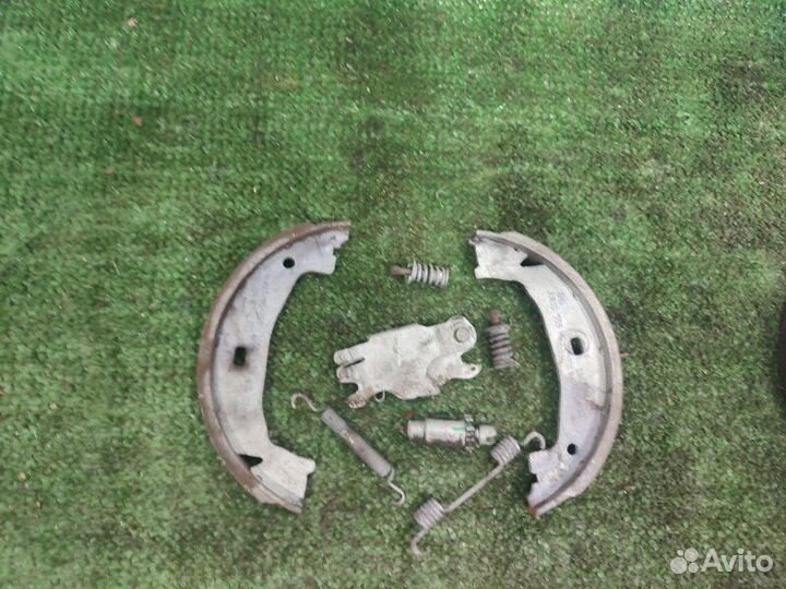 Комплект колодок ручника Bmw 116I F20 N13B16A 2012