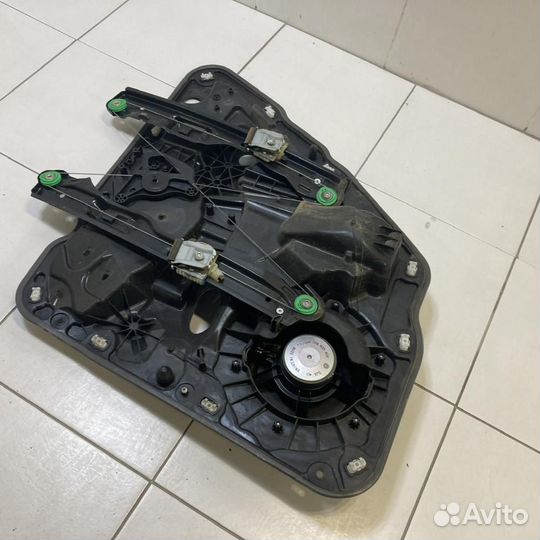 Стеклоподъемник электр. задний левый Volkswagen Touareg II (2010—2014)