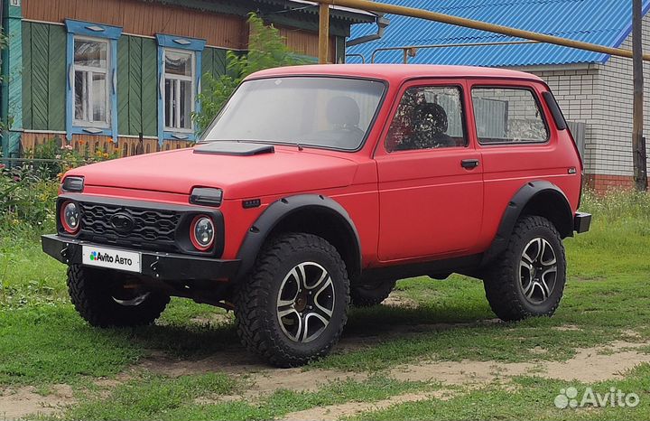 LADA 4x4 (Нива) 1.7 МТ, 2002, 100 000 км