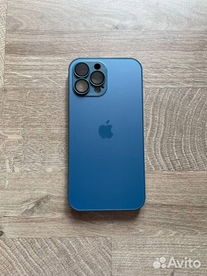 Чехол на iPhone 13