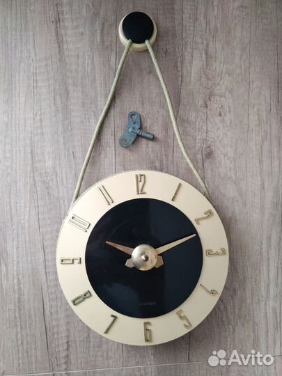 Часы настенные СССР янтарь