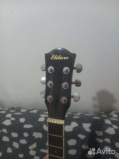 Акустическая гитара