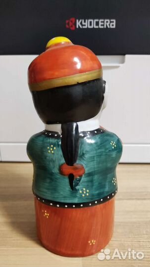 Фарфоровая статуэтка