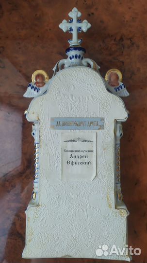 Иконы с золотом в киотах Гжель