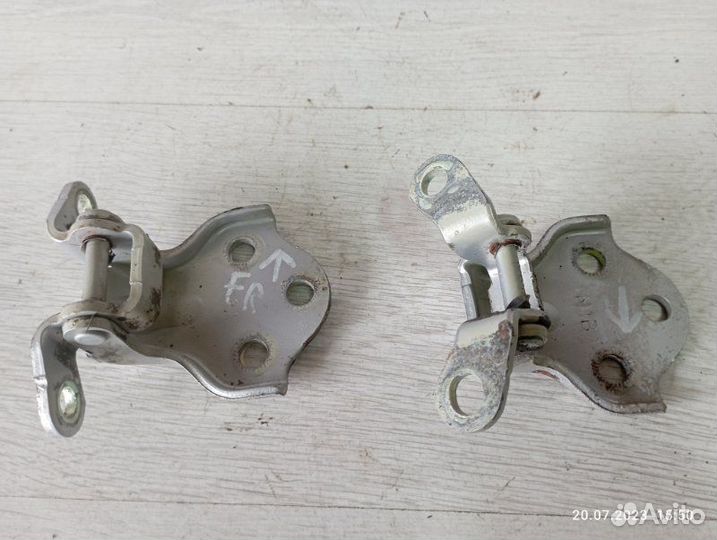 Петли двери передние правые Chevrolet Lacetti