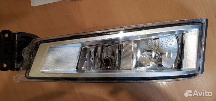 Фара противотуманная левая volvo FH16