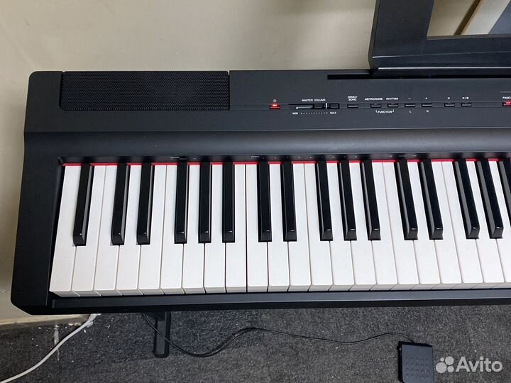 Цифровое пианино yamaha p125 + стойка и стул