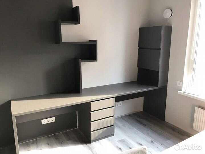 Письменный стол под окно