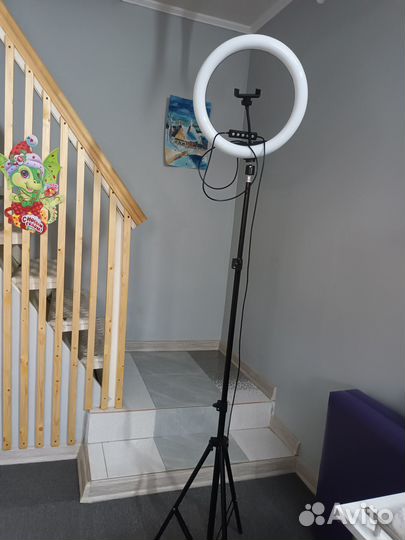 Продам кольцевую лампу 33 см