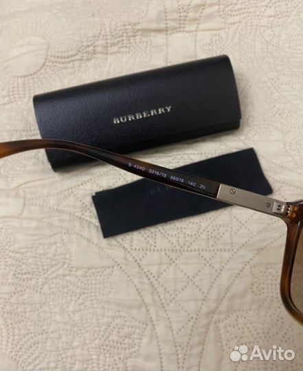 Солнцезащитные очки burberry