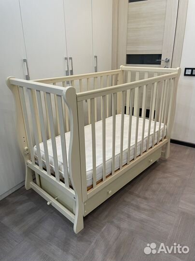 Детская кроватка из массива бука Лель