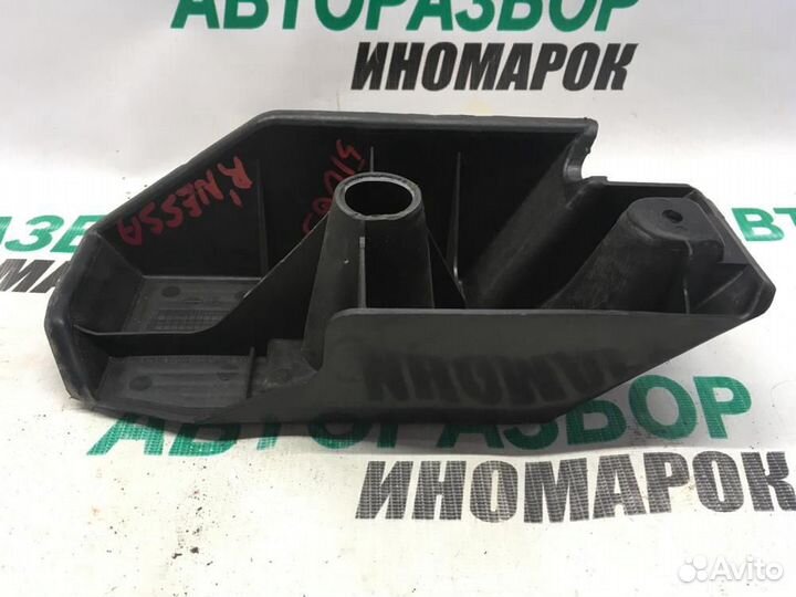 Подставка под ногу для Nissan R'nessa 1997-2001г