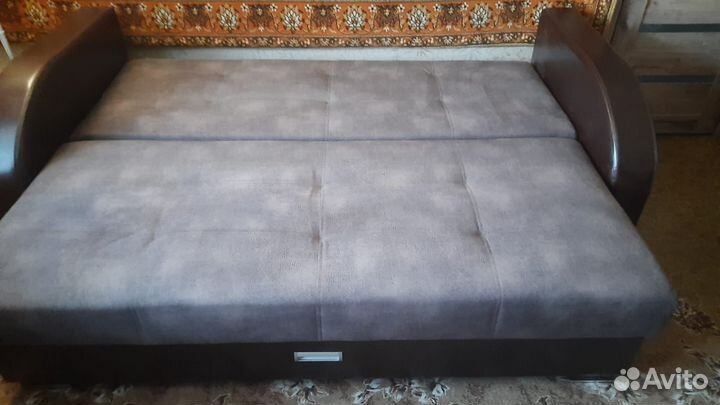 Диван прямой раскладной большой