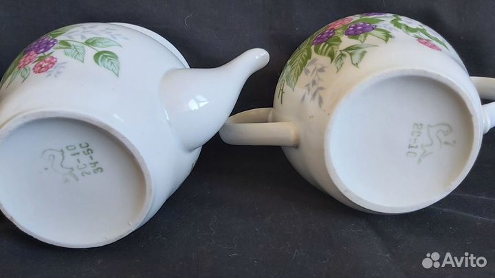 Чайный фарфоровый набор (чайник + сахарница)