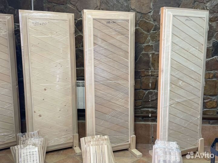 Двери стеклянные деревянные для бани