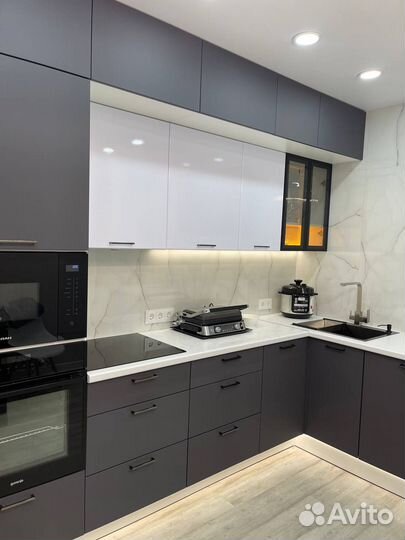 Кухня до потолка современная. Цена за всю кухню: