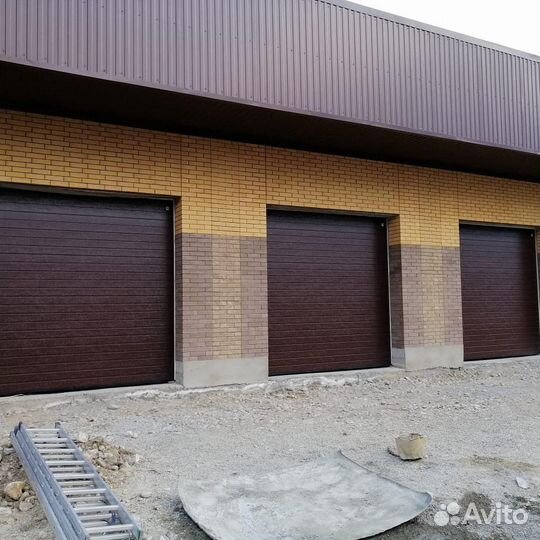 Секционные гаражные ворота Alutech 3350x2150 мм