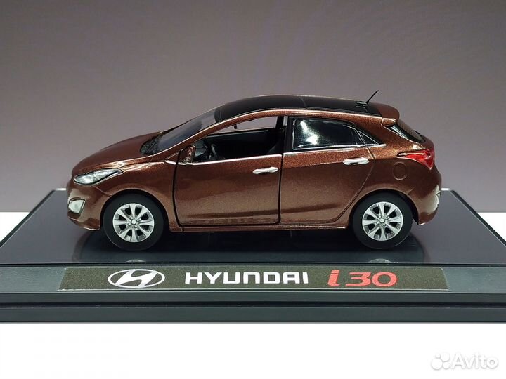 1:38 Hyundai i30 Brown