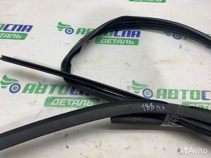 Уплотнитель двери стекла передний левый Citroen C4