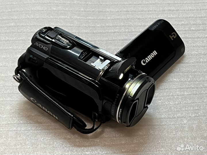 Видеокамера Canon Legria HF S200