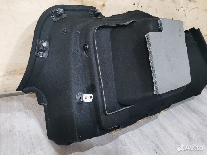 Обшивка багажника правая audi A6 C6 седан