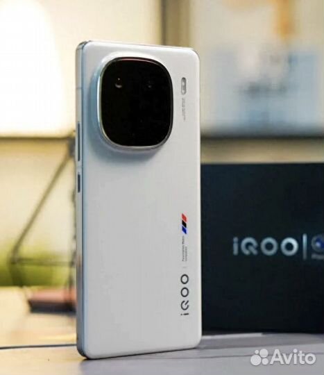 Vivo iQOO 12, 16/512 ГБ