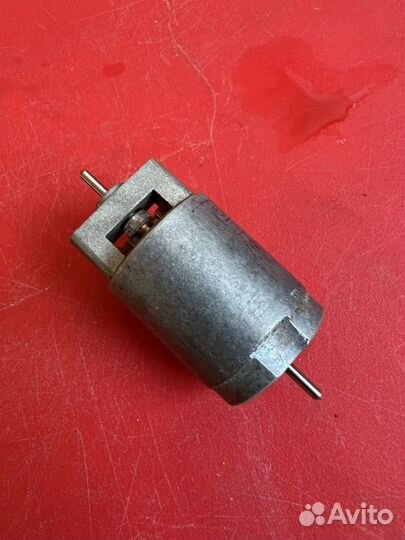 Небольшой двигатель на 12в дм-0,3 зам