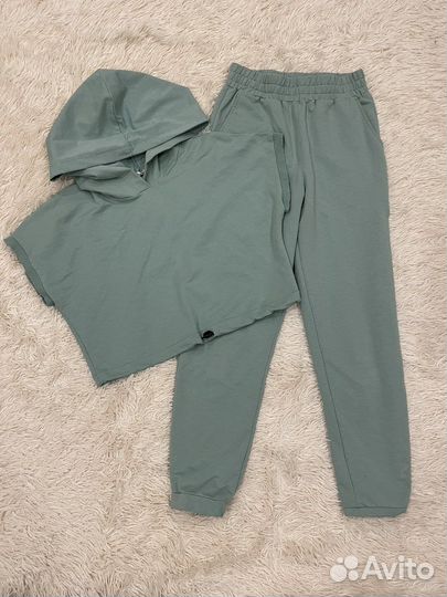 Спортивный костюм женский