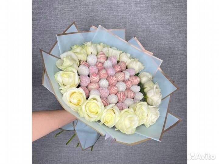 Подарочная коробка клубники в шоколаде KLN-4102