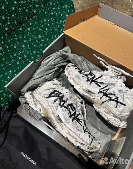 Balenciaga runner graffiti white