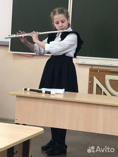 Совершенно новая продольная флейта Yamaha YFL-212