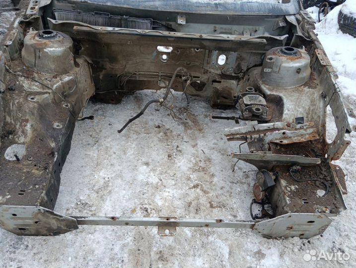 Передняя часть Ford Mondeo 3 2.0 2003