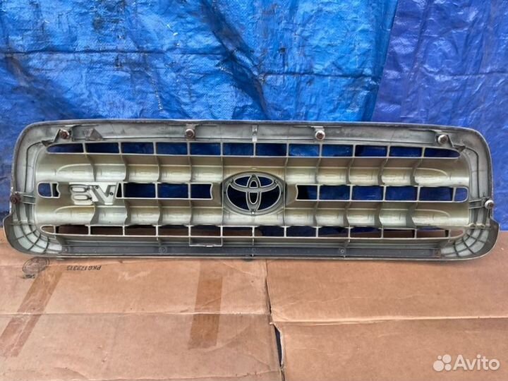 Решетка радиатора Toyota Sequoia Sr5 XK30 4.7L