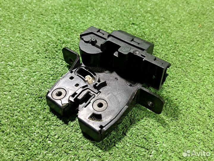 Замок крышки багажника Ниссан Кашкай J10