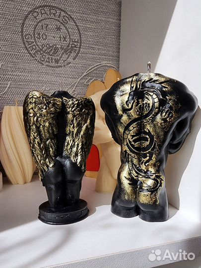 Свечи ангел и парень с татуировкой пара