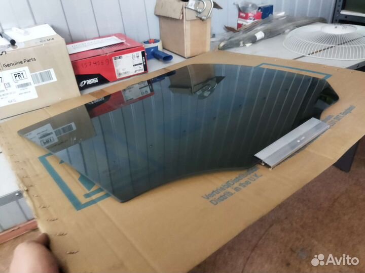 Стекло задней правой двери zafira-B