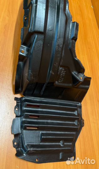 Подкрылок передний правый Mitsubishi Lancer 10 (C