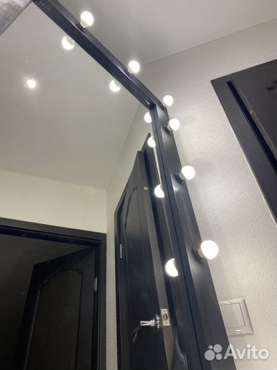 Зеркало напольное на колесиках