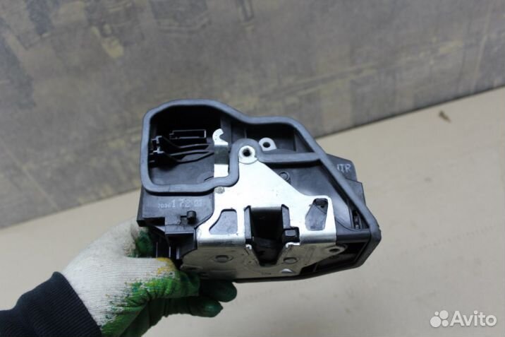 Замок двери задней правой BMW 5 E60 2002-2010