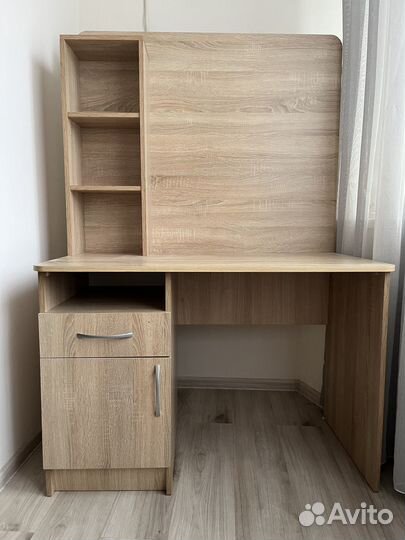 Письменный стол