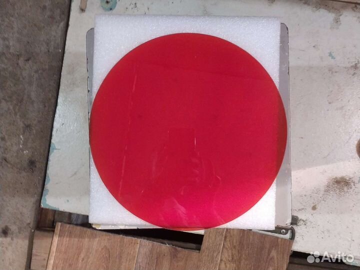 Цветное стекло красное