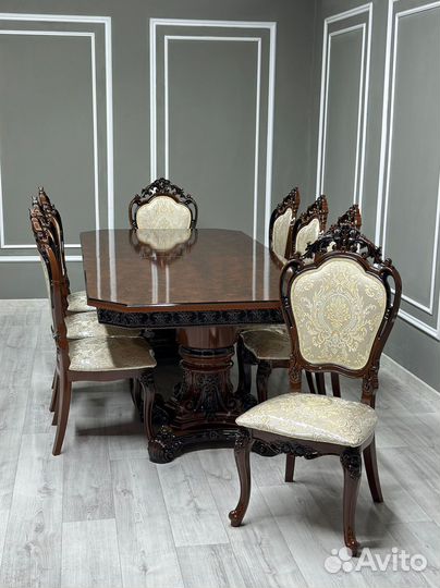 Стол и стулья в гостиную. В наличии