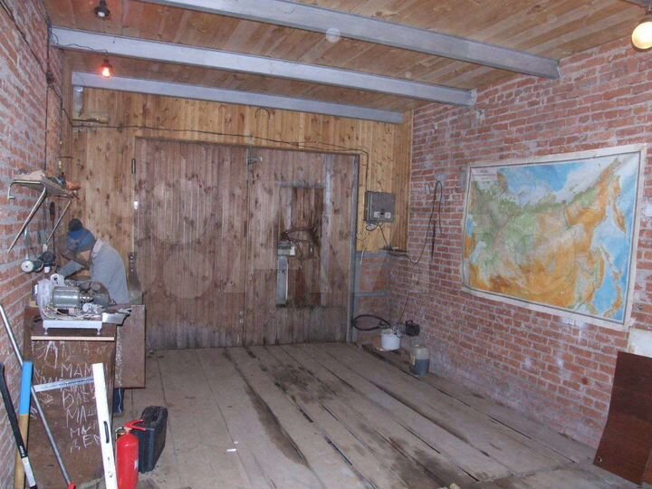 Гараж, > 30 м²