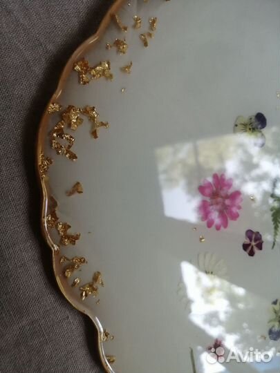 Поднос из эпоксидной смолы с сухоцветами