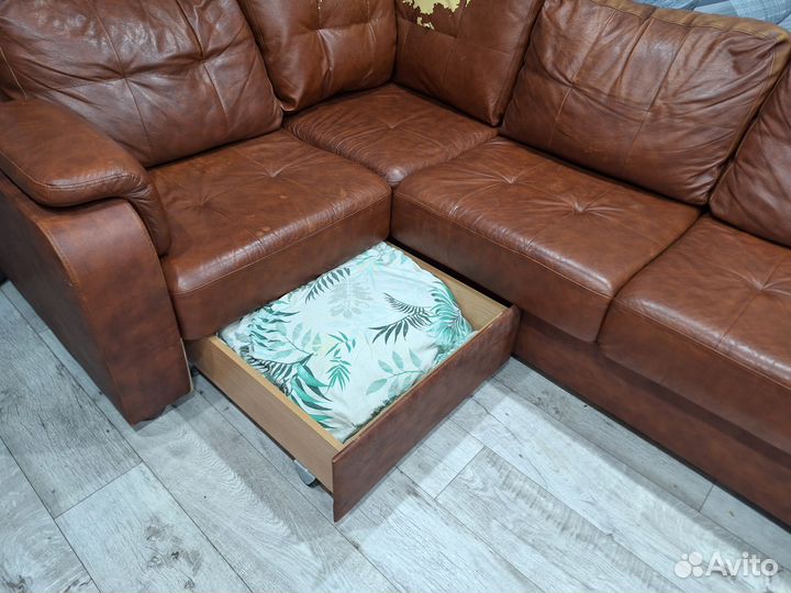 Кожаный угловой диван
