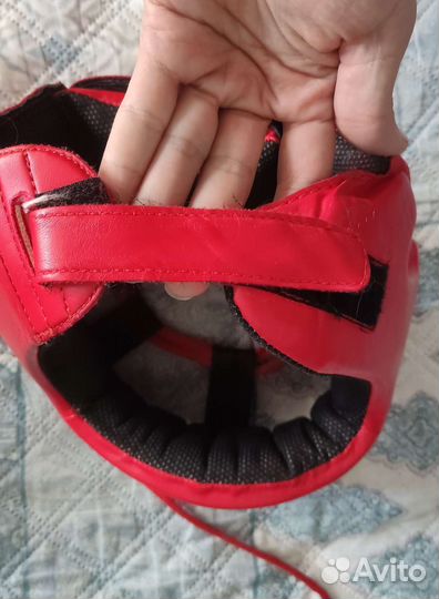 Шлем и перчатки для кикбоксина 10 oz clinch